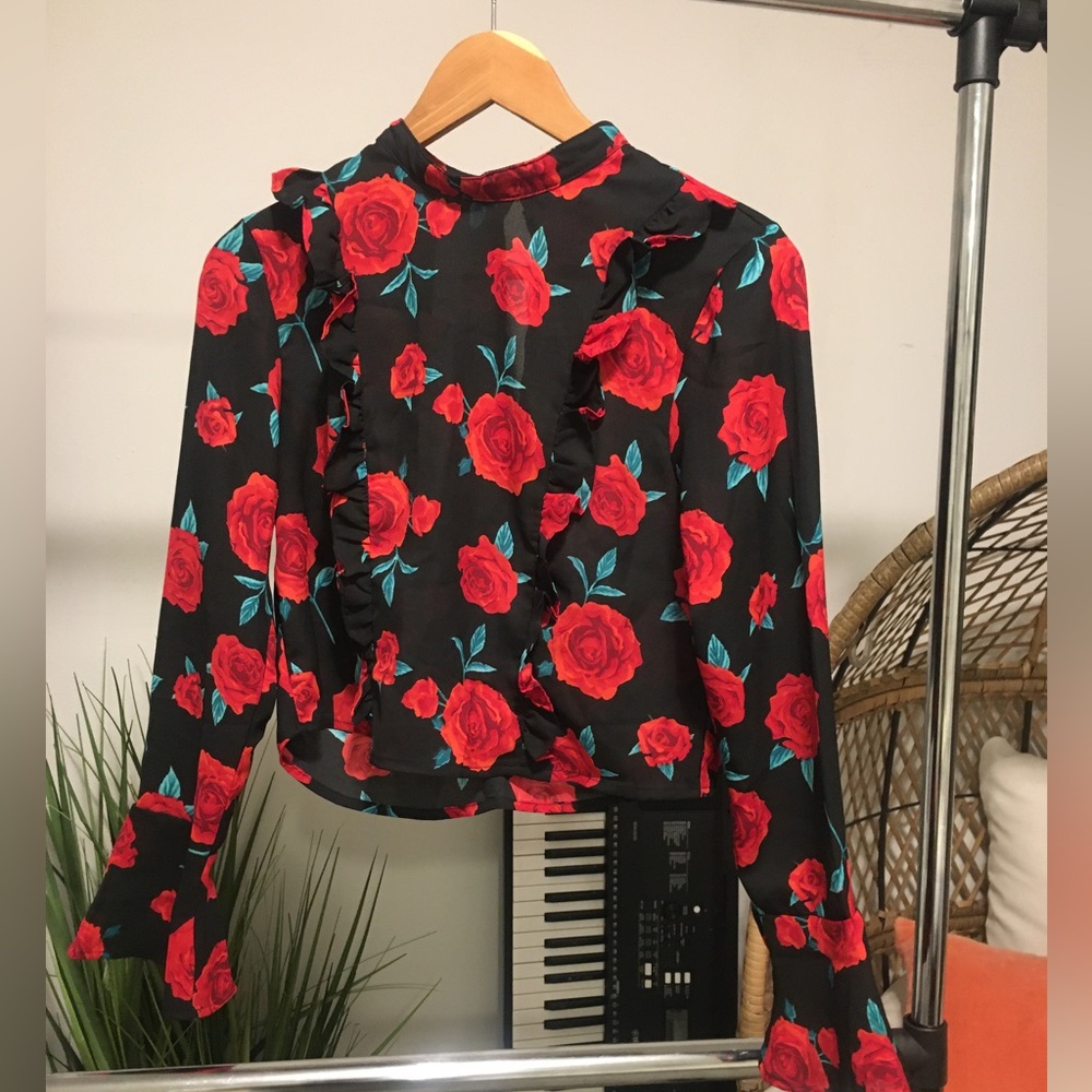 Dereck heart cropish blouse!